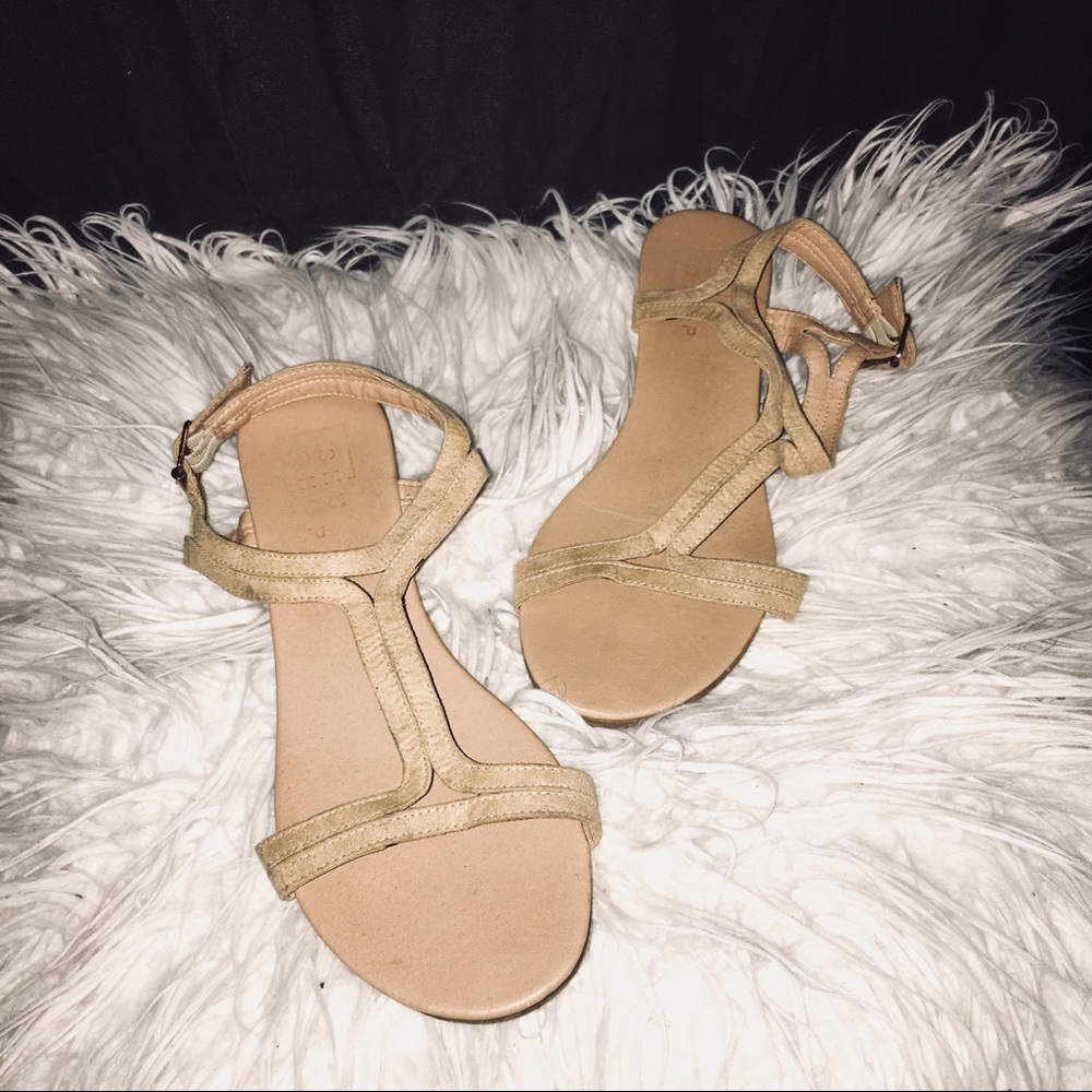 Flat Nude sandals